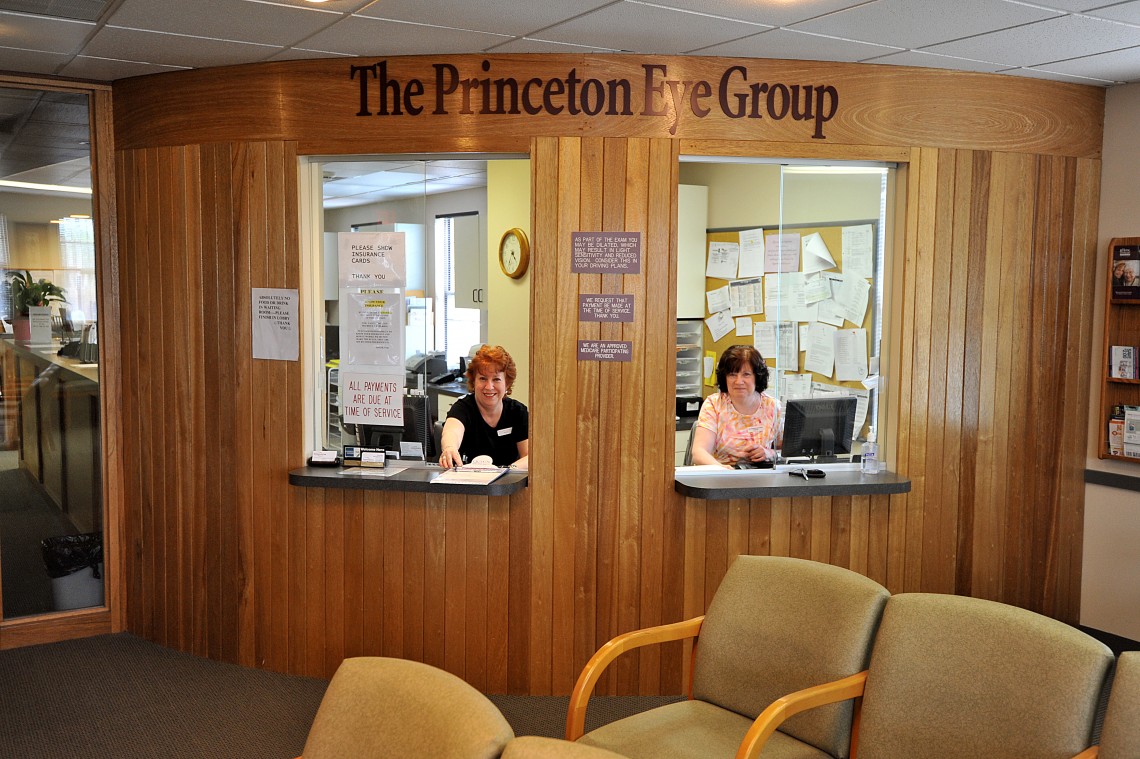 DSC_6044 Front Desk Monroe 2 The Princeton Eye Group